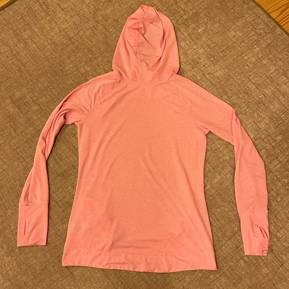 GapFit Breathe long sleeve hooded shirt- with pockets!!